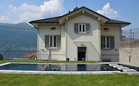 Lescen White Residence - Lake View